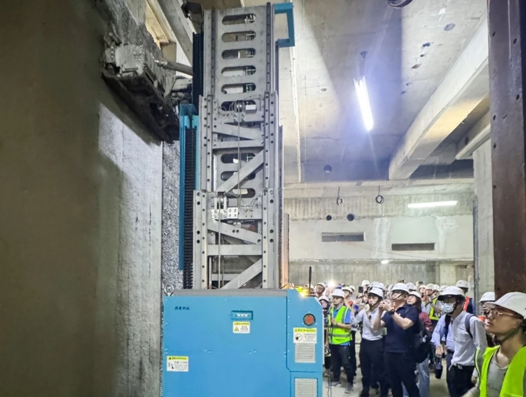 Weibuild's plastering robot in action
