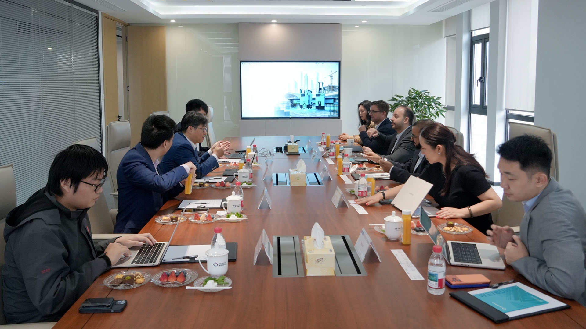 欢迎Modon Holding阿联酋代表团到访上海蔚建科技，共探建筑机器人区域合作新机遇！(图4)