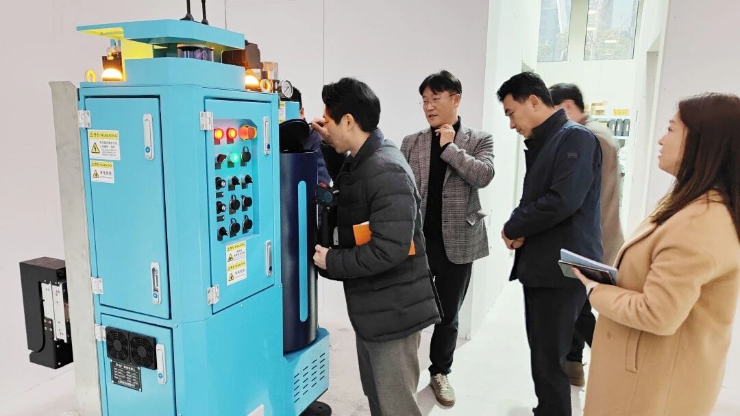 欢迎韩国纳路考察蔚建科技,共同探索涂料与智能施工融合新路径(图3) 欢迎韩国纳路考察蔚建科技,共同探索涂料与智能施工融合新路径(图3)